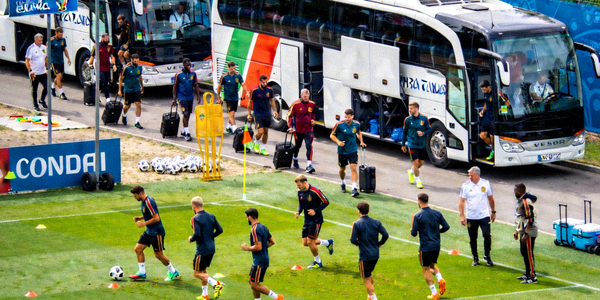 世界杯各参赛球队抵达训练营进行适应性训练的最新照片